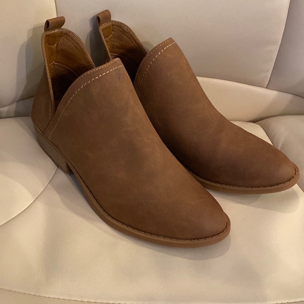 Brown Universal Thread Black Booties Never Worn - image 1